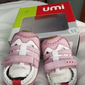 Umi baby shoes. Excellent cond. Lavendar & white